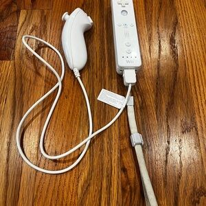 Official OEM Nintendo Wii Remote White with Nunchuck‎ RVL-003 Tested